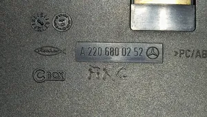 Mercedes-Benz S W220 Auton tuhkakuppi A2208100830