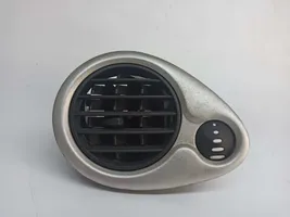 Renault Clio III Grille d'aération centrale 