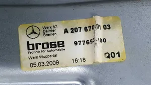 Mercedes-Benz CLK C207 A207 Elektryczny podnośnik szyby drzwi tylnych A2076700703