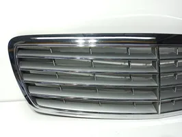 Mercedes-Benz E W211 Griglia superiore del radiatore paraurti anteriore A21188003837246