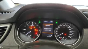 Nissan Qashqai+2 Geschwindigkeitsmesser Cockpit 