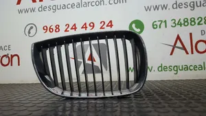 BMW 1 E81 E87 Maskownica / Grill / Atrapa górna chłodnicy 