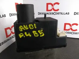 Audi A4 S4 B5 8D Door central lock control unit/module 8TZ00652206