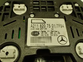 Mercedes-Benz E W211 Rivestimento della console di illuminazione installata sul rivestimento del tetto A2118207501