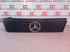 Mercedes-Benz 100 W631 Priekšējais režģis 6317510218