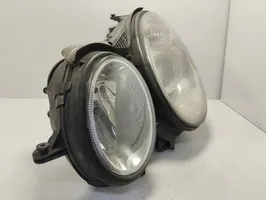 Mercedes-Benz E W211 Lampa przednia A0028202426