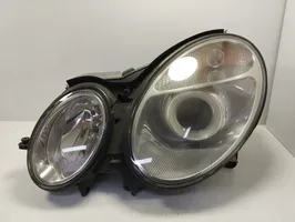 Mercedes-Benz E W211 Lampa przednia A0028202426