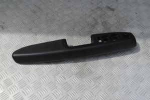 Audi A4 S4 B7 8E 8H Rivestimento della maniglia interna per portiera anteriore 8E1867173