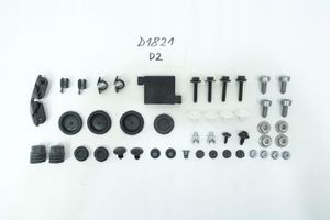 Audi Q2 - Charnière, capot moteur 81A098615 ZESTAW ŚRUB MOC