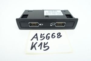 Mercedes-Benz A W176 Gniazdo / Złącze USB A1728202200