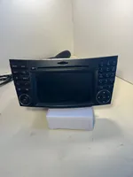 Mercedes-Benz E W211 Radio/CD/DVD/GPS-pääyksikkö A2118705194