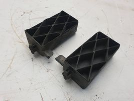 Volvo XC70 Engine mounting bracket 