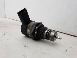 Volvo XC70 Regulator ciśnienia paliwa 30777576