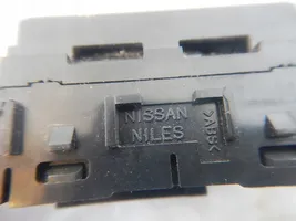 Nissan Titan Interruttore specchietto retrovisore 