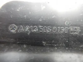 Mercedes-Benz E W213 Välijäähdyttimen ilmanohjauksen ilmakanava A2135050130