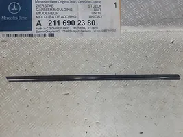 Mercedes-Benz E W211 Rivestimento portiera posteriore (modanatura) A2116902380