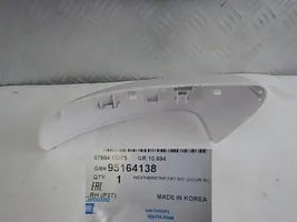 Chevrolet Sonic Moldura protectora de plástico del espejo lateral 95164138