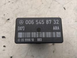 Mercedes-Benz C W202 Polttoaineen ruiskutuspumpun ohjainlaite/moduuli 0065458732