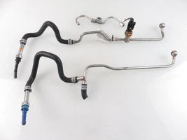 Volkswagen Touran I Fuel injector supply line/pipe 