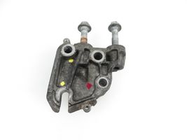 Ford C-MAX I Generator/alternator bracket 