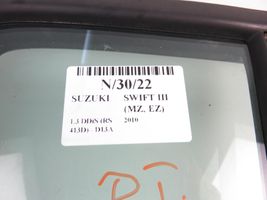 Suzuki Swift Finestrino/vetro retro 