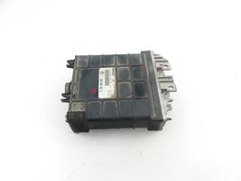 Volkswagen PASSAT B4 Calculateur moteur ECU 0281001172