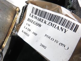 Volkswagen Polo IV 9N3 Lewarek zmiany biegów / górny 6Q0711266