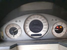 Mercedes-Benz E AMG W211 Compteur de vitesse tableau de bord 