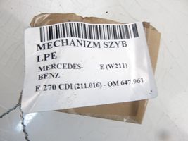 Mercedes-Benz E AMG W211 Mécanisme de lève-vitre avec moteur 2118202942