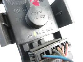 Audi A6 S6 C5 4B Cubierta del soporte de la lámpara de la luz trasera 