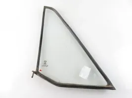 KIA Cerato Finestrino/vetro triangolo anteriore 