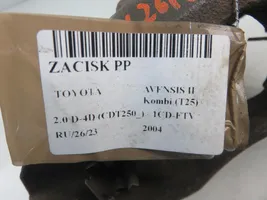 Toyota Avensis T250 Zacisk hamulcowy przedni 