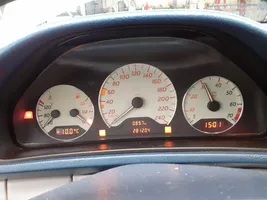 Mercedes-Benz CLK A208 C208 Geschwindigkeitsmesser Cockpit 