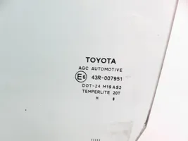 Toyota Yaris Pagrindinis priekinių durų stiklas (keturdurio) 