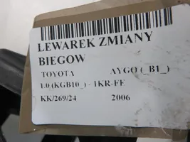 Toyota Aygo AB10 Lewarek zmiany biegów / górny 