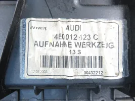 Audi A8 S8 D3 4E Garniture de section de roue de secours 