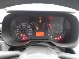 Fiat Punto (199) Geschwindigkeitsmesser Cockpit 