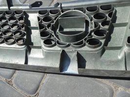 Nissan Navara D22 Grille calandre supérieure de pare-chocs avant 