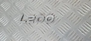 Mitsubishi L200 Logo, emblème de fabricant 