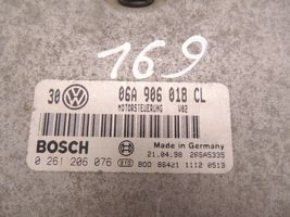 Volkswagen Golf IV Calculateur moteur ECU 06A906018CL