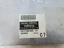Toyota Avensis T250 Centralina/modulo del motore 8966105C70
