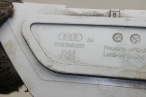 Audi A4 S4 B9 Odblask przedni 8W0945072