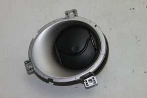 Nissan Juke I F15 Kojelaudan sivutuuletussuuttimen kehys 687601KE0A