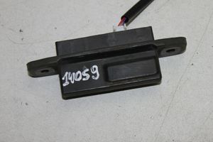 Toyota Avensis T270 Przełącznik / Przycisk otwierania klapy bagażnika 