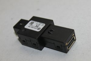 Volkswagen Tiguan USB jungtis 5U0 035 726