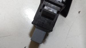 Toyota Yaris Botón interruptor de luz de peligro 843320D010