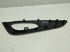 Nissan Qashqai Kita galinių durų apdailos detalė 82683HV51A