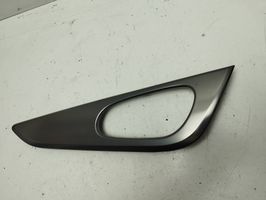 Nissan Qashqai Kita galinių durų apdailos detalė 82683HV51A