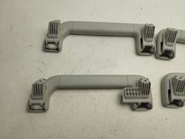 Volkswagen Touareg II Un set di maniglie per il soffitto 7P0857643B