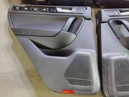 Volkswagen Touareg II Set di rivestimento sedili e portiere 